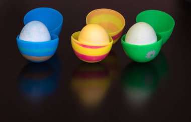 Paskalya yumurtaları dekore edilmiş ve dolu