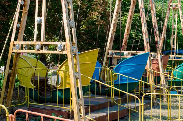 Old abandoned colorful attractions in park in day under sunshine — Stock Photo, Image