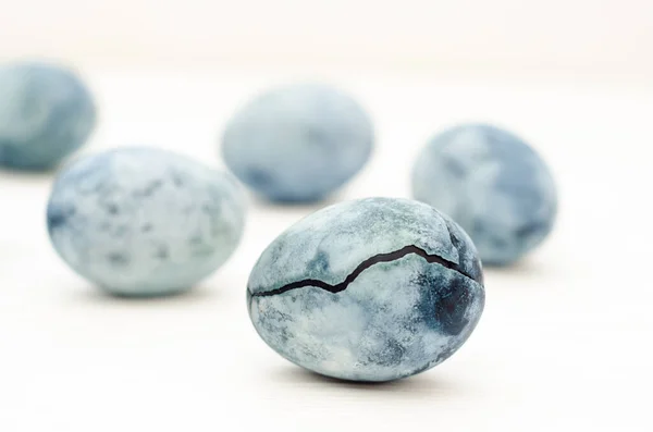 Fünf Eier Aus Blauem Marmor Ähnlich Dracheneiern Eines Davon Mit — Stockfoto