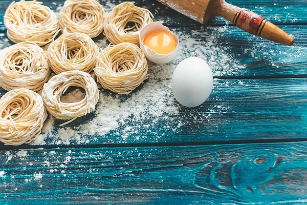 Raw homemade pasta and ingredients — Stock Photo, Image