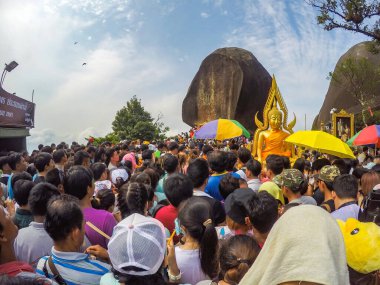 Chanthaburi, THAILAND - 3 Nisan 2016, Tayland halkı Kitcha 'ya seyahat ediyor