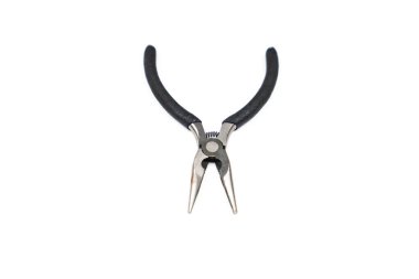 Siyah plastik saplı küçük çelik klemp aracı ızgara yolu ile izole beyaz arkaplan