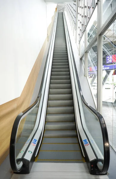 Escalator Très Long Côté Verre Vers Côté Extérieur — Photo