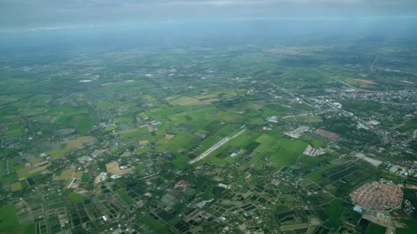 Asya Tarım Tarım Çevresi Olan Bir Jet Uçağından Şehir Manzarası — Stok video