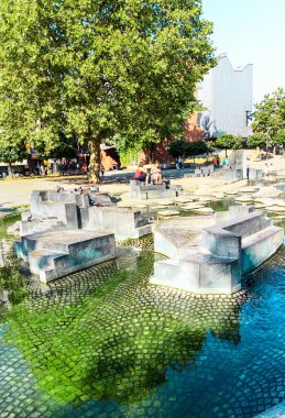 Popüler Rheingartenbrunnen Rhein Promenade Köln, Almanya