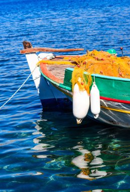 Gün batımından önce Harbor pitoresk balıkçı teknesi