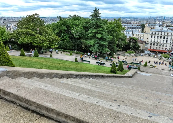 Los muchos escalones frente al Sacre Coeur en París — Foto de Stock