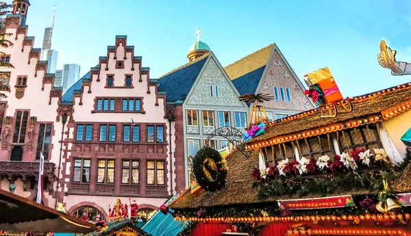 Noel pazarı popüler turistik cazibe Frankfurt, Almanya — Stok fotoğraf