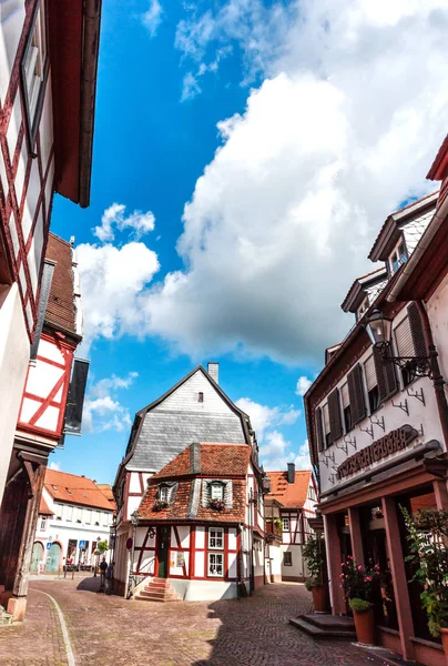 Strade pittoresche nel centro storico di Seligenstadt, Germania — Foto Stock