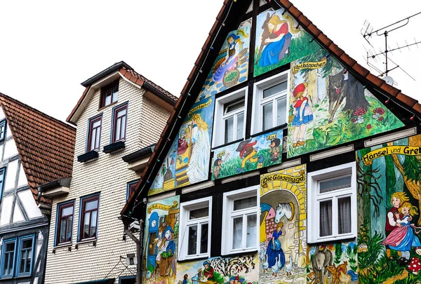 Pintoresca casa pintada en el casco antiguo de Steinau an der Strasse, cuna de los hermanos Grimm, Alemania —  Fotos de Stock