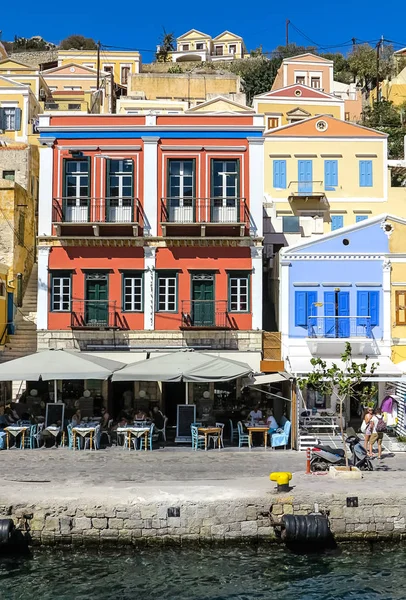 Port pittoresque de Symi ville, île grecque — Photo