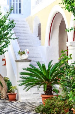 Panormitis Manastırı Symi, Yunanistan adada huzurlu avluda