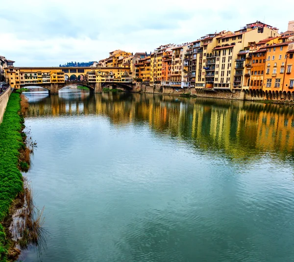 Florença, nas margens do Arno, Itália — Fotografia de Stock