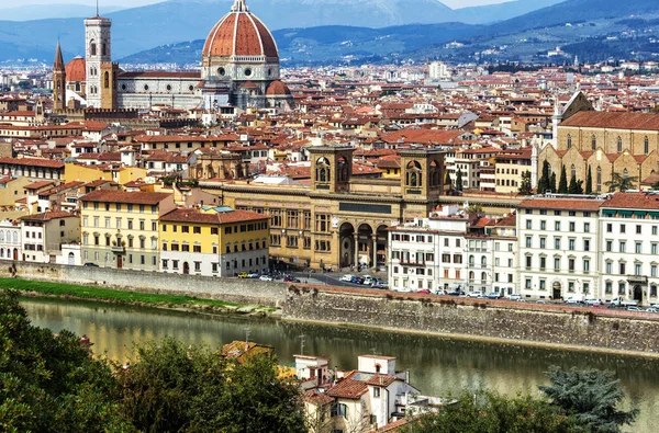 Reggelikor csodálatos a kilátás a Piazzale Michelangelo, Firenze, Olaszország — Stock Fotó