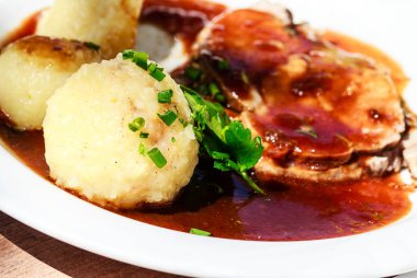 Patates köfte ile Bavyera Kızartma domuz