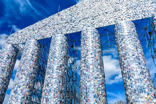 Parthenon av böcker, documenta 14 - konst templet vid Friedrichsplatz i Kassel, Tyskland — Stockfoto