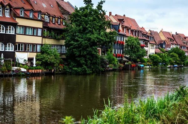 Bamberg, Almanya Regnitz kıyısında eski fishermans evler — Stok fotoğraf