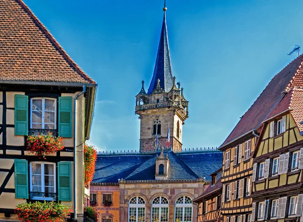 Obernai, Alsace, Fransa için pitoresk Pazar Alanı — Stok fotoğraf