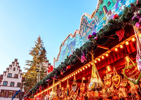 Noel pazarı popüler turistik cazibe Frankfurt, Almanya