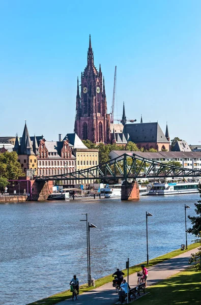 Франкфурт Німеччина Серпень 2016 Видом Місто Франкфурт Навколо Пішохідний Міст — стокове фото