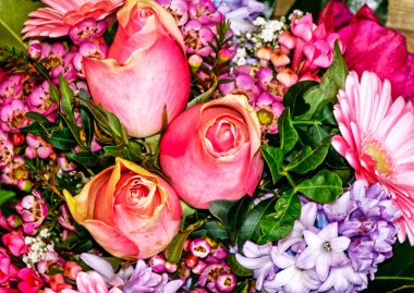 Pembe Eden Güller ve Gerbera Papatyalar ile çiçek Renkli demet 