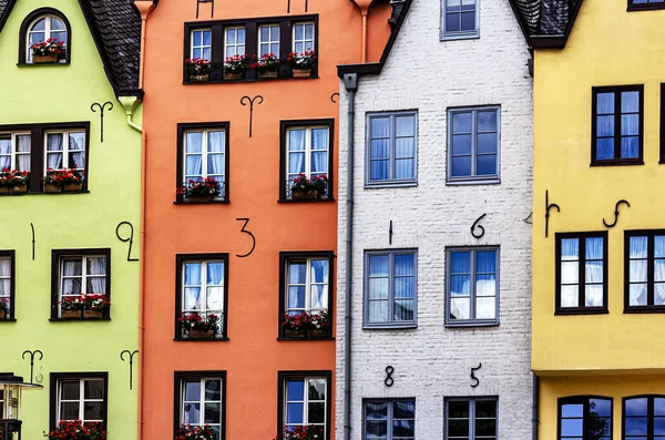 Róg Kolorowych Domów Przy Nadreńskiej Promenadzie Kolonii Niemcy — Zdjęcie stockowe