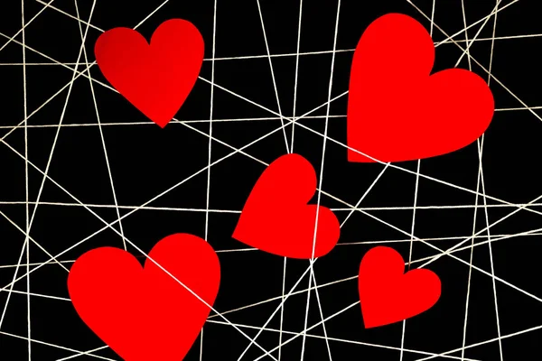 Netz aus weißen Fäden mit rotem Herz — Stockfoto