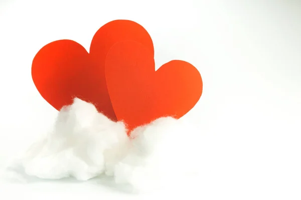 Rote Herzen auf einer Wolke — Stockfoto