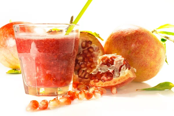 Juice and pomegranate pulp — Stock Photo, Image