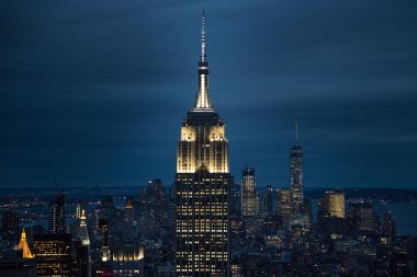 Rockefeller Merkezi'nden alınan gece New York şehrinde