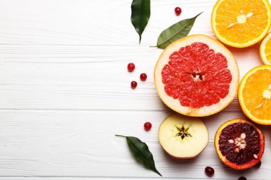 Taze sulu sağlıklı meyve ve çilek