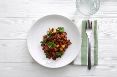 Lobio - fasulye geleneksel Gürcü yemek. Kuru fasulye domates