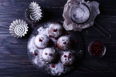 Kızılcık pudra şekeri ile lezzetli muffins