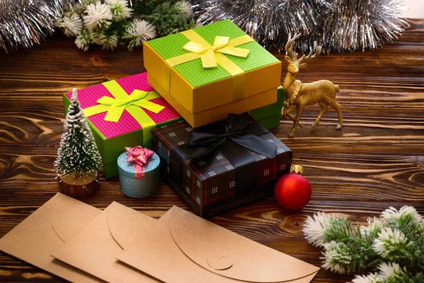 Composición Navideña Concepto Año Nuevo Regalos Decoración Festiva Cajas Sorpresas — Foto de Stock