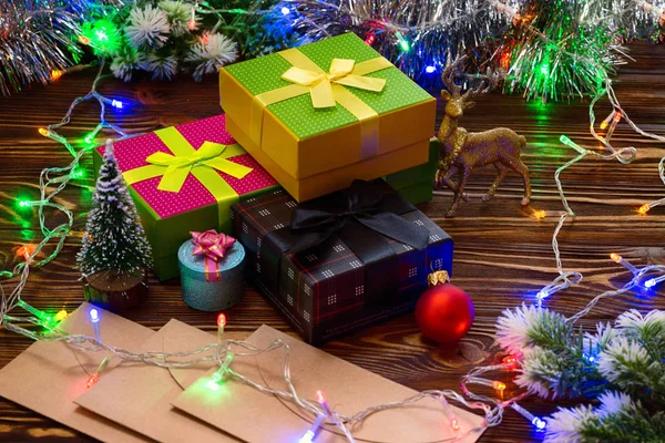 Composición Navideña Concepto Año Nuevo Regalos Decoración Festiva Cajas Sorpresas — Foto de Stock