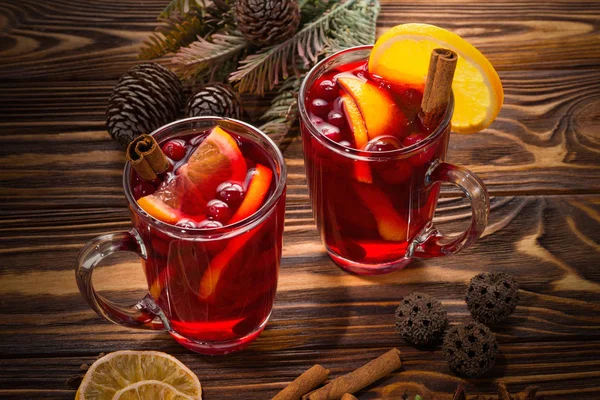 Deux Verres Vin Chaud Chaud Avec Cannelle Oranges Canneberges Anis — Photo