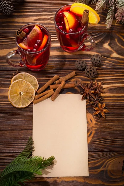 Deux Verres Vin Chaud Chaud Avec Cannelle Oranges Canneberges Anis — Photo