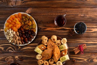 Türk tatlı baklavası ve Türk çayı. 
