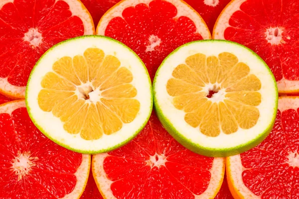 Pomelo und Grapefruitscheiben Hintergrund. — Stockfoto