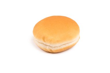 Beyaz arkaplanda izole edilmiş hamburger ekmeği. 