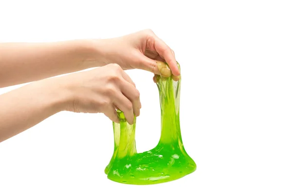 ของเล่นสลิมสีเขียวในมือของผู้หญิงแยกจากสีขาว . — ภาพถ่ายสต็อก