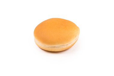 Beyaz arkaplanda izole edilmiş hamburger ekmeği. 