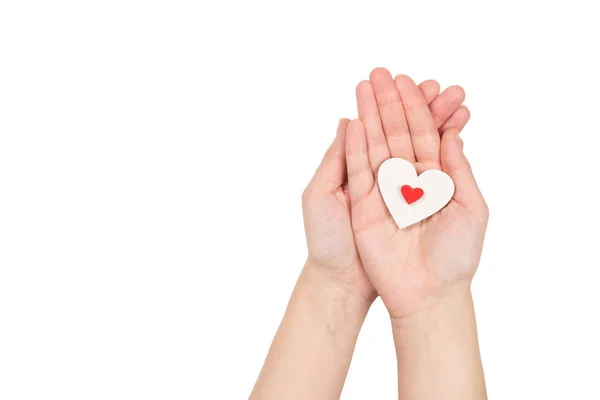 Corazón rojo en mano de mujer aislado . — Foto de Stock