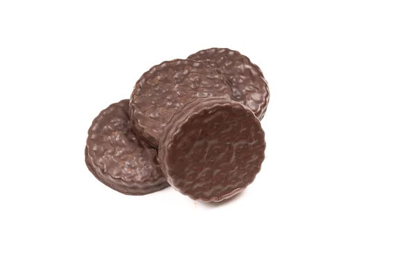 Biscoitos de chocolate isolados em branco. — Fotografia de Stock