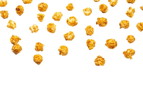 Karamell Popcorn isoliert auf weißem Hintergrund. — Stockfoto