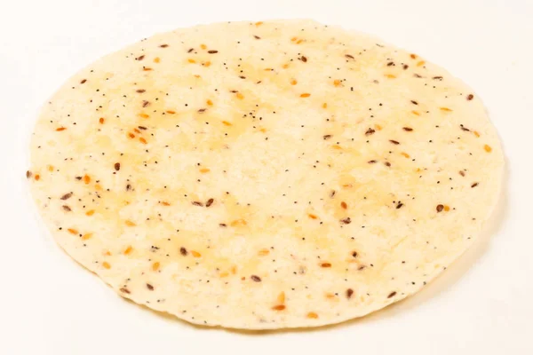 Pan de Pitta con semillas aisladas en blanco —  Fotos de Stock