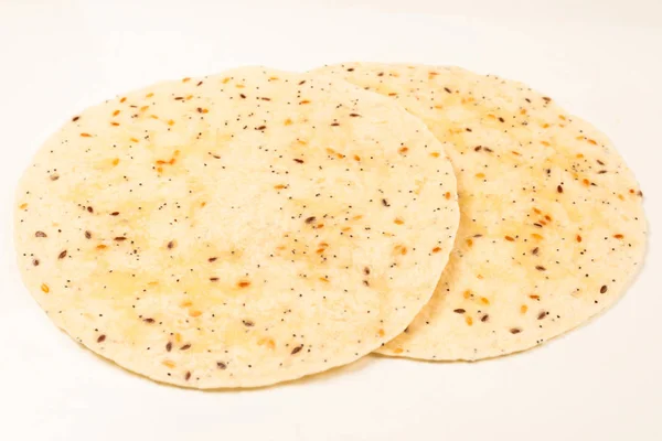 Pan de Pitta con semillas aisladas en blanco —  Fotos de Stock