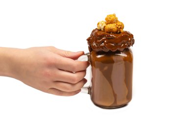 Krem şantili çikolatalı milkshake, kurabiye, waffle, servis