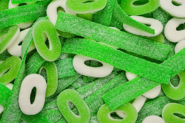 Assortiment de bonbons gommeux verts fond. Vue de dessus. Bonbons en gelée — Photo
