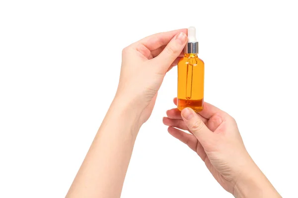 Flaska med olja i kvinnlig hand isolerad på vit. — Stockfoto